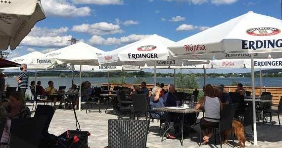 Die neue Terrasse am Strandcafé im Seezentrum Wald lockt viele Gäste an
